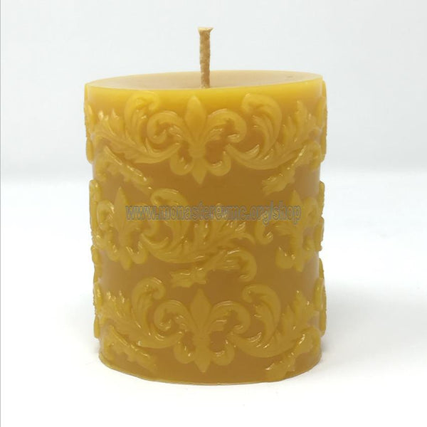 Beeswax Pillar Candle handmade in Canada by the sisters of monasterevmc.org/ Chandelle en cire d'abeille fabriquée à la main au Québec par les soeurs du monasterevmc.org