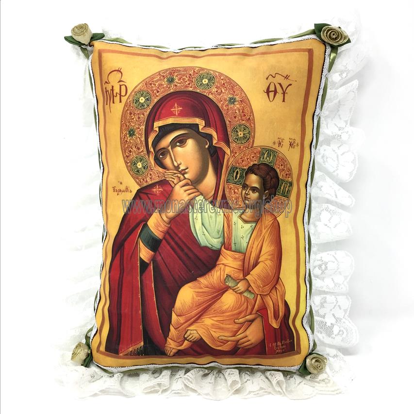 Byzantine Orthodox Icon of the Mother of God printed on a satin pillow designed and handmade in Canada by the sisters of monasterevmc.org / Oreiller avec impression d'une icone byzantine orthodoxe de la Mère de Dieu conçu et fait à la main au Québec par les soeurs du monasterevmc.org