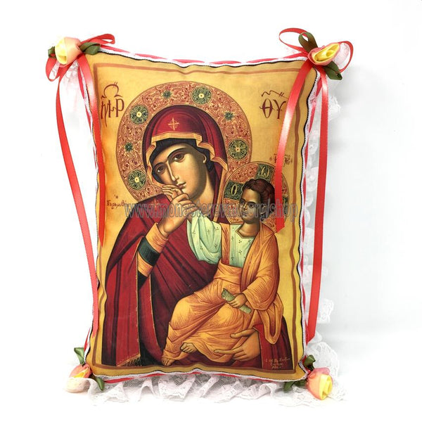 Byzantine Orthodox Icon of the Mother of God printed on a satin pillow designed and handmade in Canada by the sisters of monasterevmc.org / Oreiller avec impression d'une icone byzantine orthodoxe de la Mère de Dieu conçu et fait à la main au Québec par les soeurs du monasterevmc.org